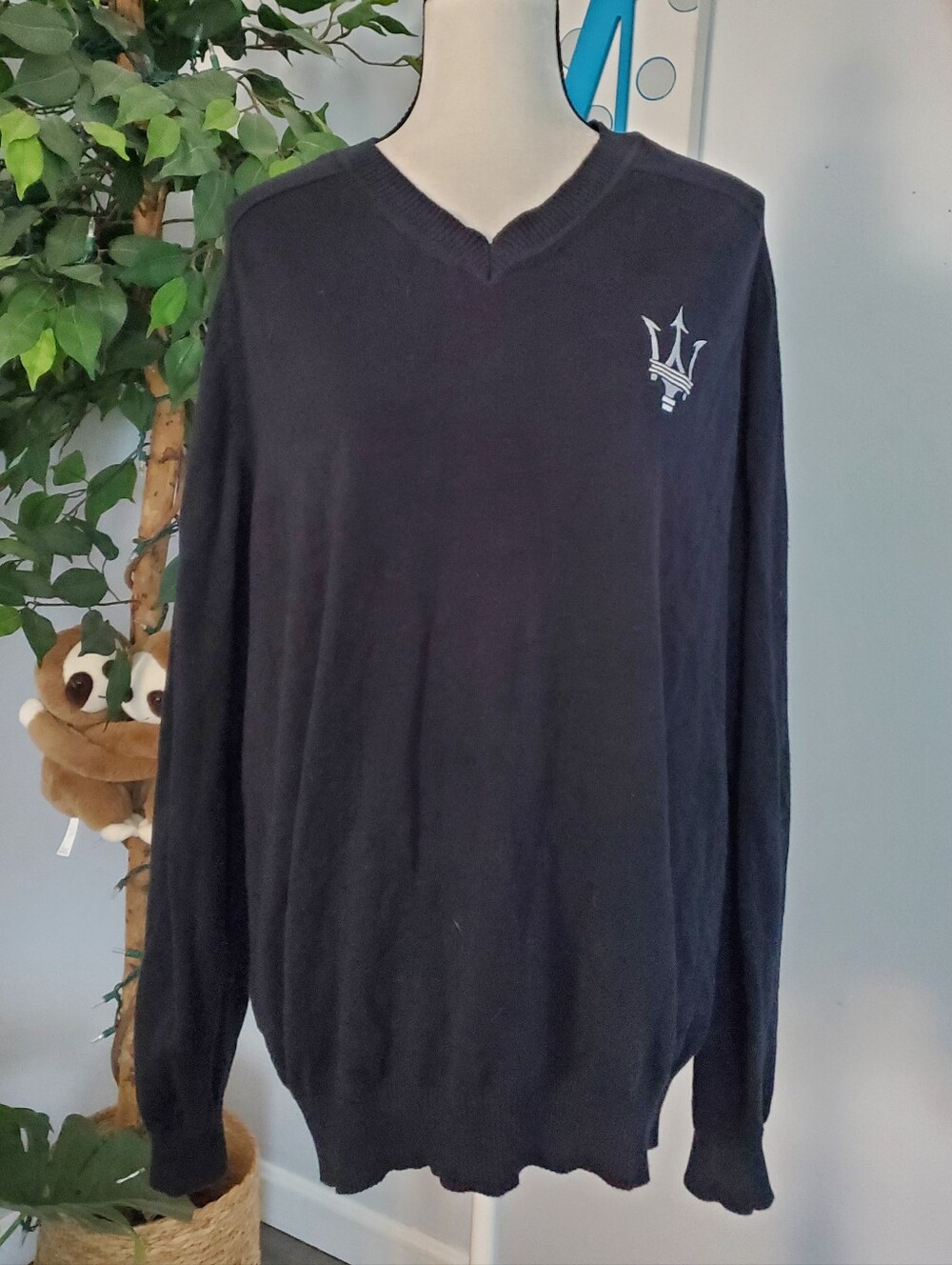 DEVON & JONES Maserati Trident Logo V-Neck Sweater XL